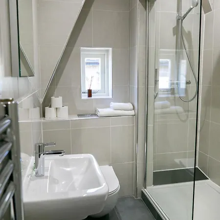 The House Deluxe 2 Bedroom Upper Floor