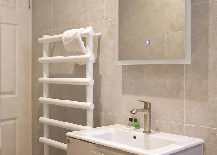 The Green House Deluxe 2 Bedroom Upper Floor Apartments * Harrogate