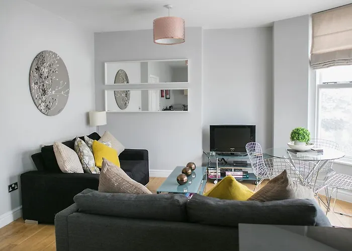 The Green House Deluxe 2 Bedroom Apartments 2 And 3 Apartment